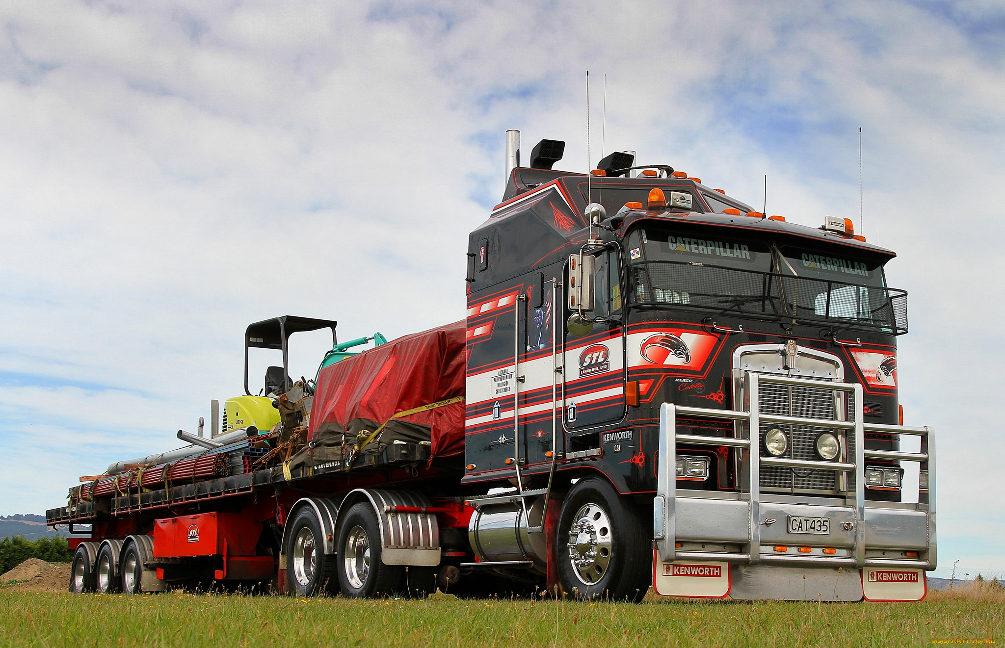 Лучшие фото грузовиков. Kenworth k-370. Kenworth k100 паровоз. Kenworth k100 эвакуатор. Kenworth k100 & DAF.